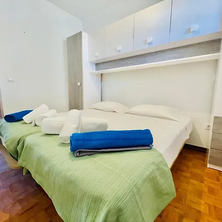 Paraiso - Beachfront - Private Parking Apartment *