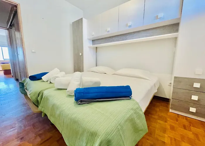 Paraiso - Beachfront - Private Parking Daire *